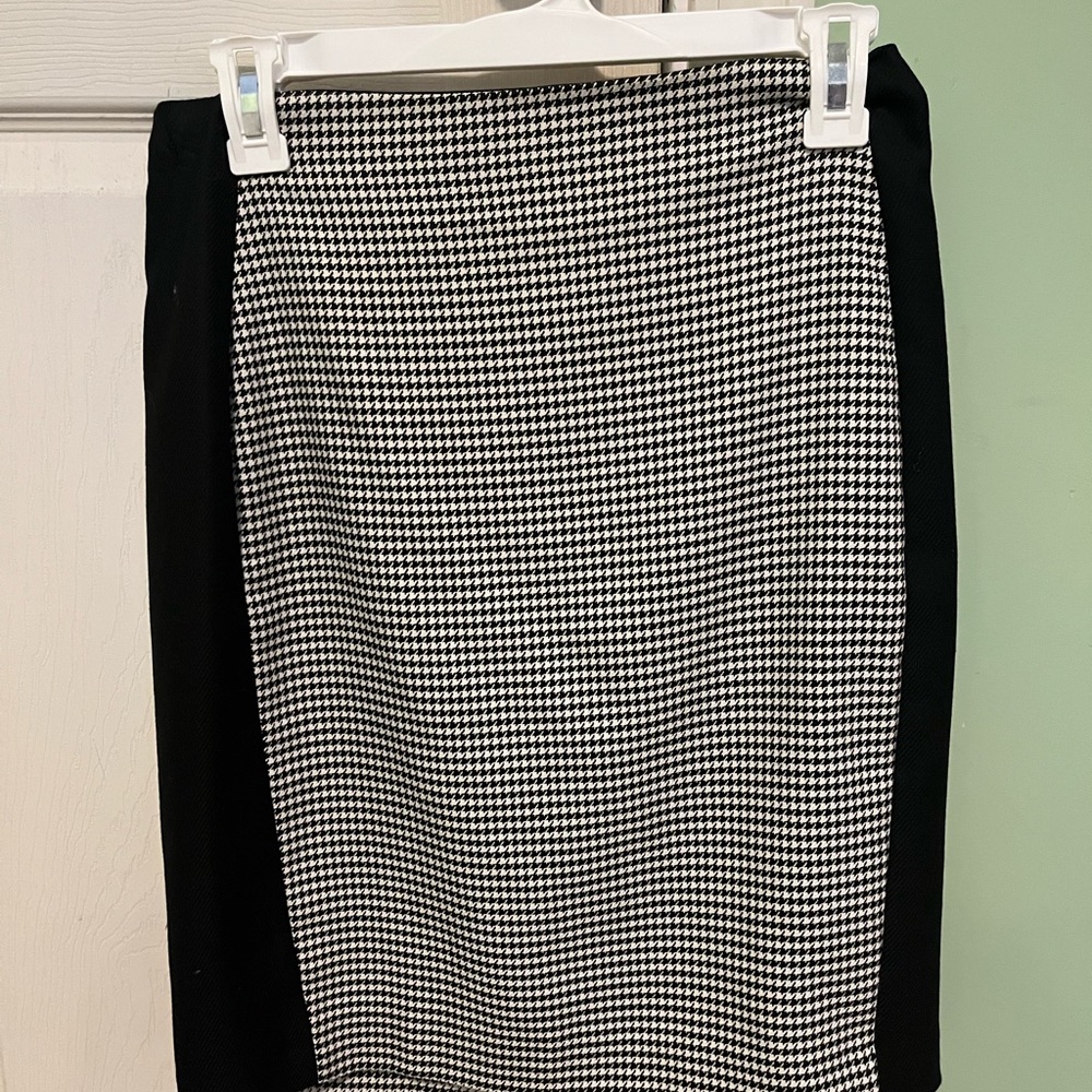 White House Black Market Houndstooth Pencil Skirt